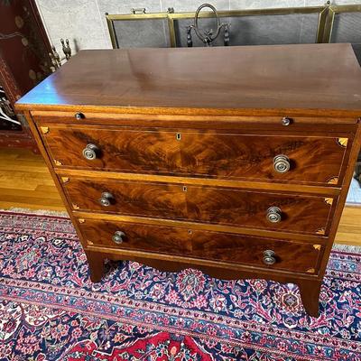 LOT #52. ANTIQUE HEPPLEWHITE BACHELOR'S CHEST WITH SLIDE OUT WRITING SURFACE