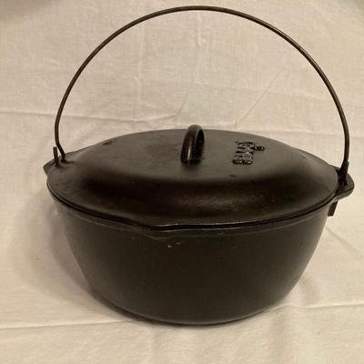 Cast Iron Lodge Dutch Oven with handle & lid