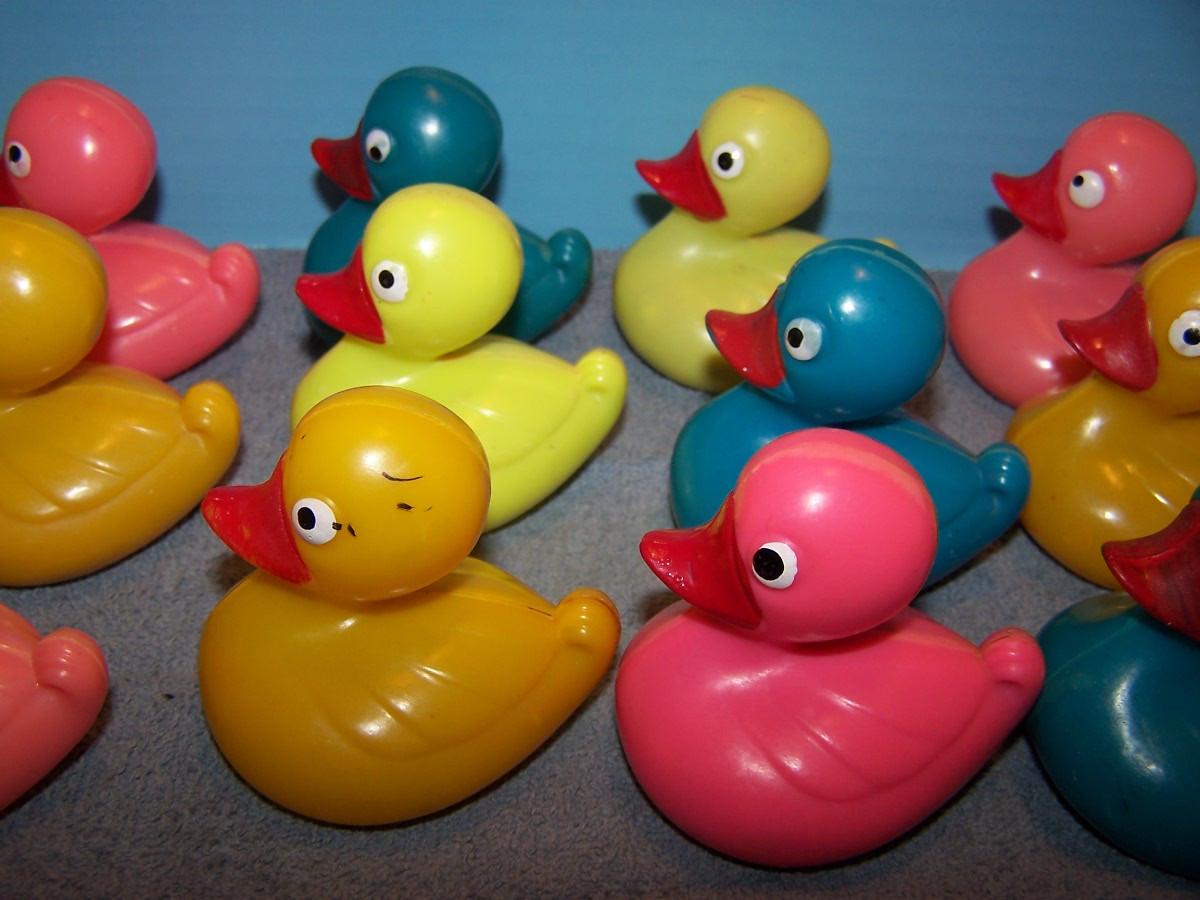 LOT 86 WONDERFUL VINTAGE CARNIVAL DUCKS | EstateSales.org