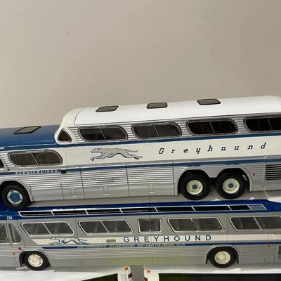 Greyhound Buses 62