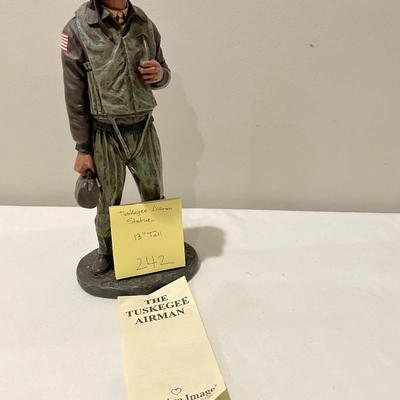 Statue 242