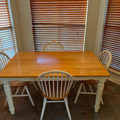 Farmhouse Distressed Kitchen Table & 4 Chairs