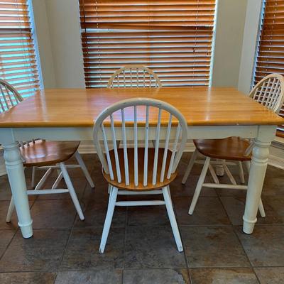 Farmhouse Distressed Kitchen Table & 4 Chairs