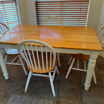 Farmhouse Distressed Kitchen Table & 4 Chairs