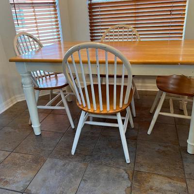 Farmhouse Distressed Kitchen Table & 4 Chairs
