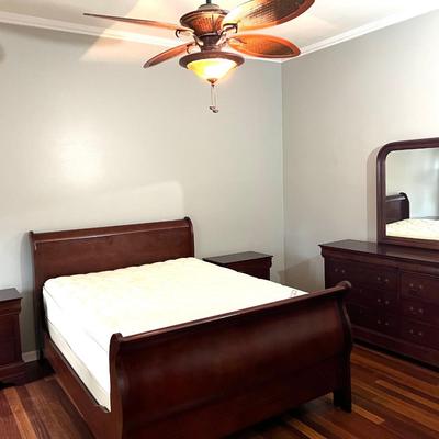 4 piece QUEEN BEDROOM SUITE **See Description**