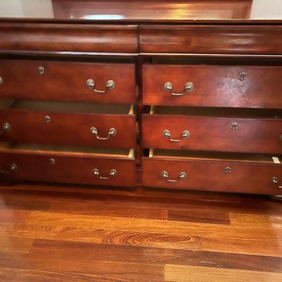 4 piece QUEEN BEDROOM SUITE **See Description**