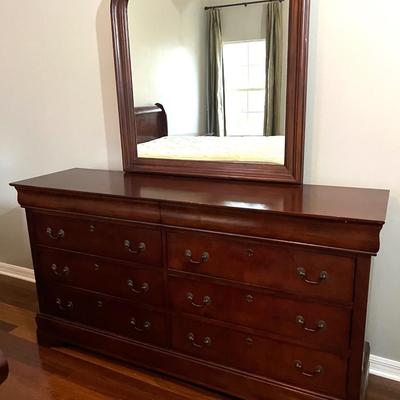 4 piece QUEEN BEDROOM SUITE **See Description**