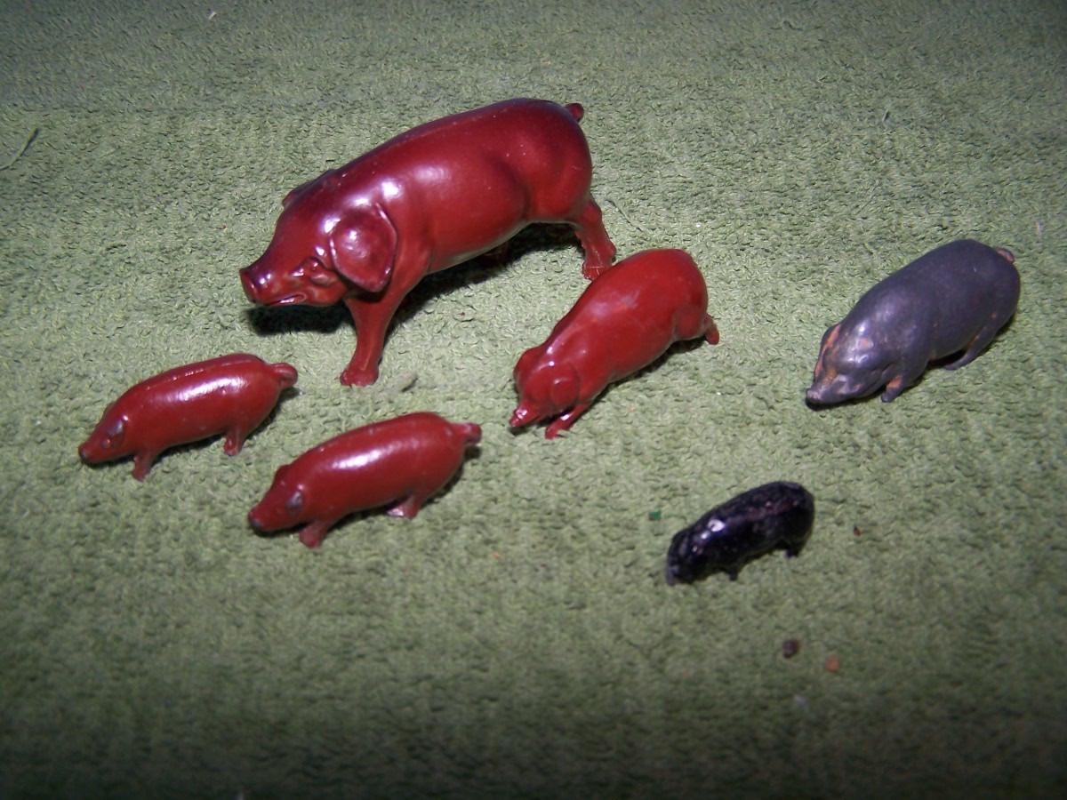 LOT 191 GREAT VINTAGE LEAD FIGURES!!! PIGS