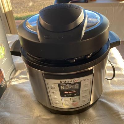 Instant pot, new in box, 3 quart