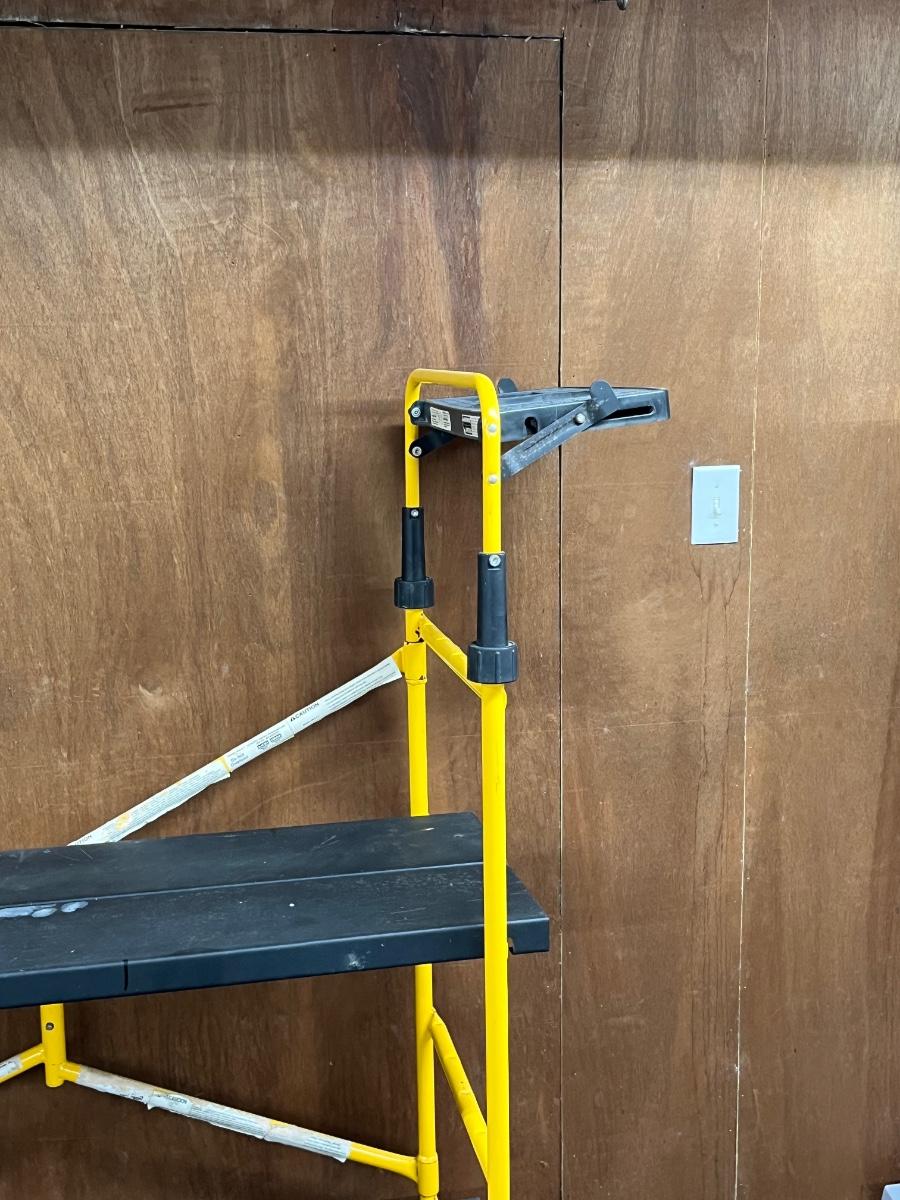 GORILLA LADDERS Rolling/Folding Scaffold