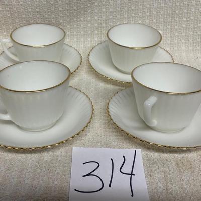 Vintage Gold Trimmed Tea Cups & Saucers with Scallop Edges