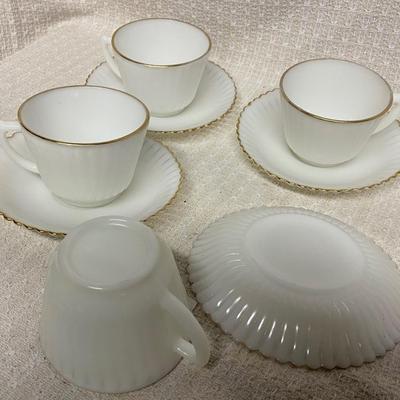 Vintage Gold Trimmed Tea Cups & Saucers with Scallop Edges