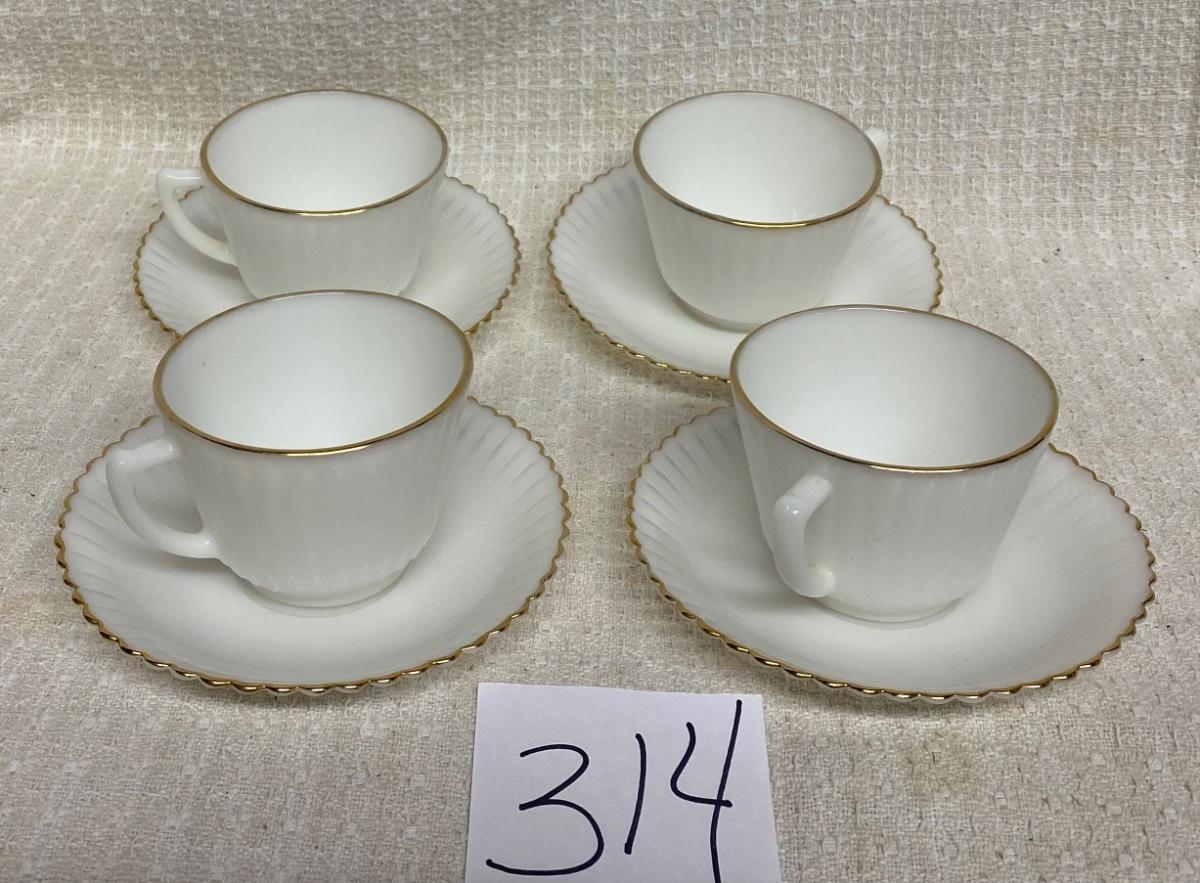 Vintage Gold Trimmed Tea Cups and Saucers with Scalloped Edges Vintage Gold Trimmed Tea Cups and Saucers with Scalloped Edges
