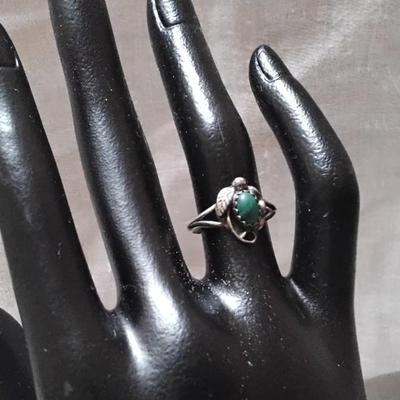 Pretty Malachite Ivy and Leaves Ring Size 5.5