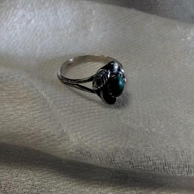 Pretty Malachite Ivy and Leaves Ring Size 5.5