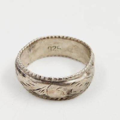 ETCHED .925 SILVER RING SIZE 4