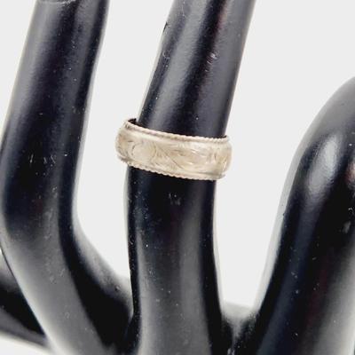 ETCHED .925 SILVER RING SIZE 4