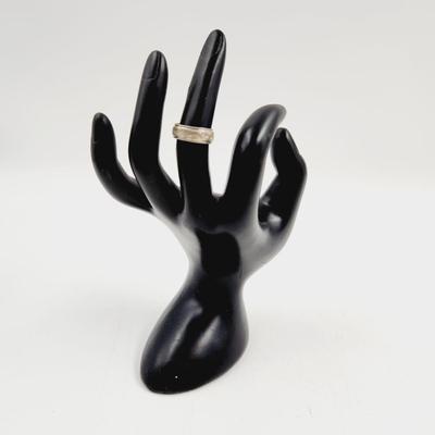 ETCHED .925 SILVER RING SIZE 4