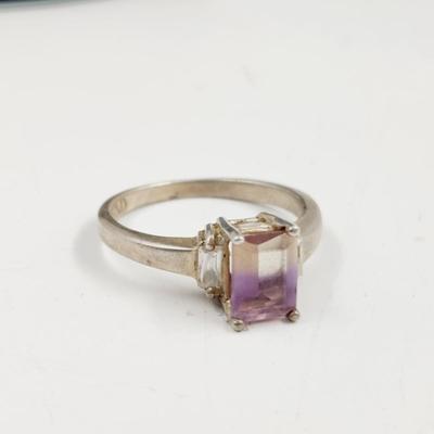 BEAUTIFUL .925 SILVER W/ GLASS CUT PURPLE & CLEAR STONE RING SIZE 7.75