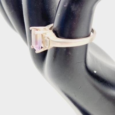 BEAUTIFUL .925 SILVER W/ GLASS CUT PURPLE & CLEAR STONE RING SIZE 7.75