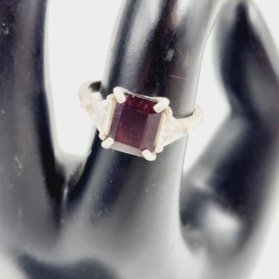 .925 SILVER & RED CZ RING SIZE 7
