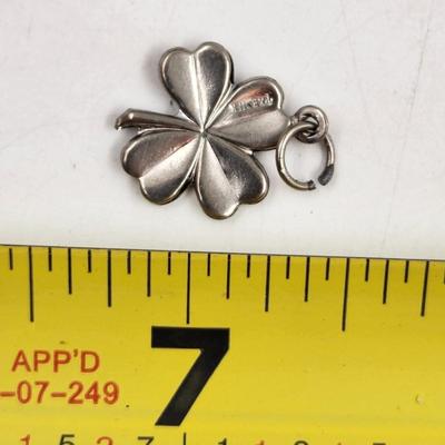 P&B STERLING CLOVER CHARM