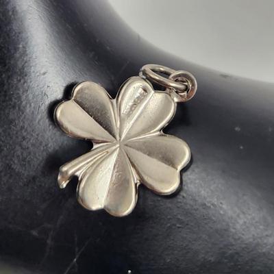P&B STERLING CLOVER CHARM