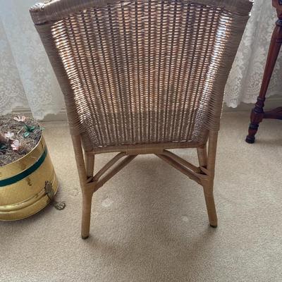 Tan wicker chair