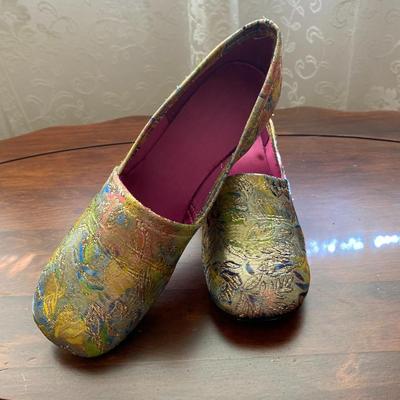 Cantonese brocade slippers