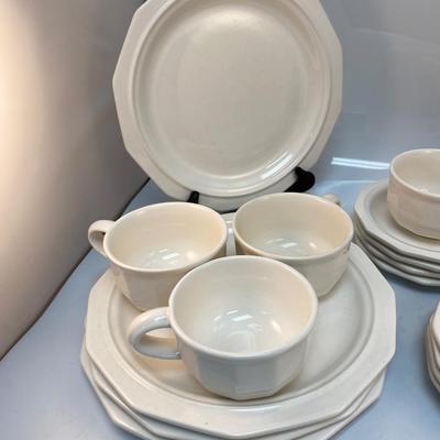 Pfaltzgraff Heritage White Ceramic Dishware 5 Piece Place Setting Set for 4