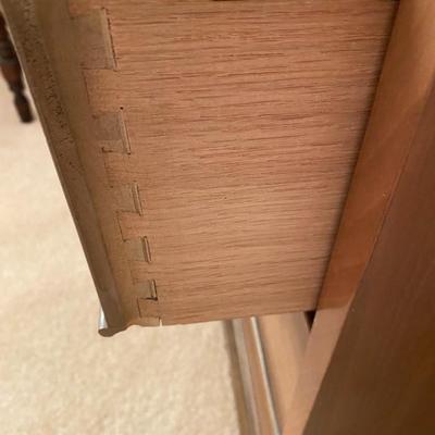 Solid wood, MCM end table w/one dovetailed drawer