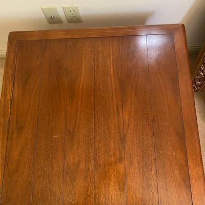 Solid wood, MCM end table w/one dovetailed drawer