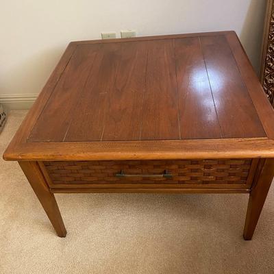 Solid wood, MCM end table w/one dovetailed drawer