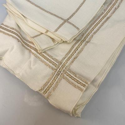 White & Gold Metallic Greek Key Edge Tablecloth and Napkin Set