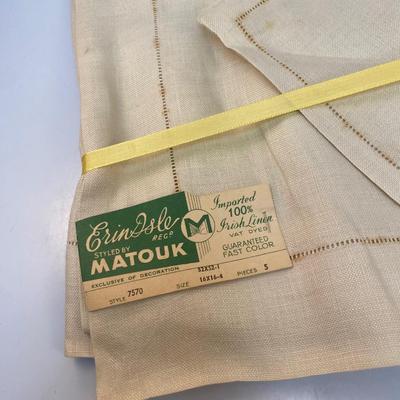 Vintage Erin Isle Irish Linen Tablecloth and Napkin