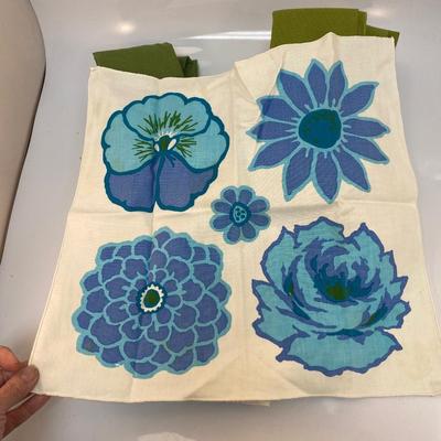 Mixed Lot of Blue Green Floral Vintage Cloth Dinner Napkins