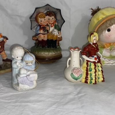 Assortment of Figurines Lot 1
