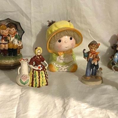 Assortment of Figurines Lot 1