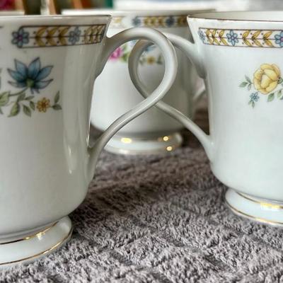 Vintage Set of 4 Floral Print Fine China Tea Cups by LiLing Made in China