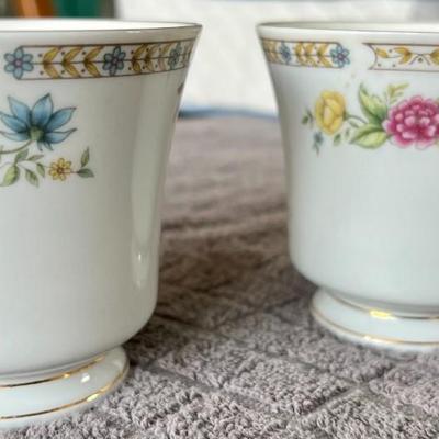 Vintage Set of 4 Floral Print Fine China Tea Cups by LiLing Made in China