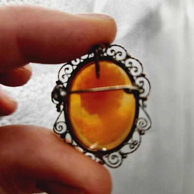 ANTIQUE SILVER CAMEO BROOCH