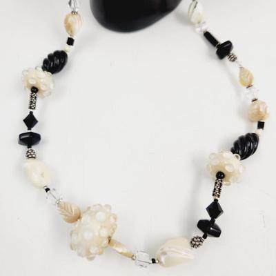 BEAUTIFUL LONG GLASS DESIGNED NECKLACE