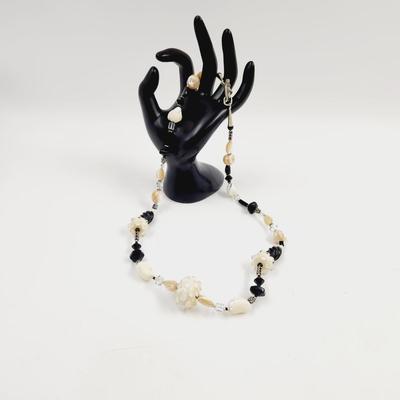 BEAUTIFUL LONG GLASS DESIGNED NECKLACE