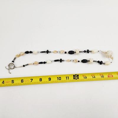 BEAUTIFUL LONG GLASS DESIGNED NECKLACE