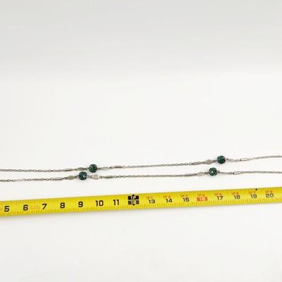 VINTAGE GREEN & SILVER TONED NECKLACE