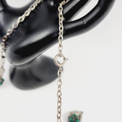 VINTAGE GREEN & SILVER TONED NECKLACE