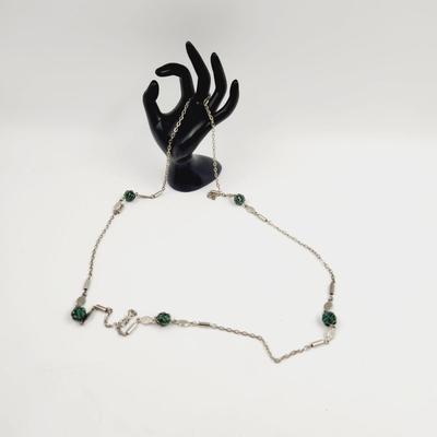 VINTAGE GREEN & SILVER TONED NECKLACE