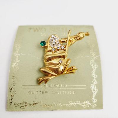 TWO SISTERS HAND CRAFTED GLITTER CRITTERS FROG BROOCH