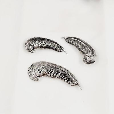 VINTAGE SARAH COVENTRY SILVER TONED FEATHER CLIP ON EARRINGS & BROOCH